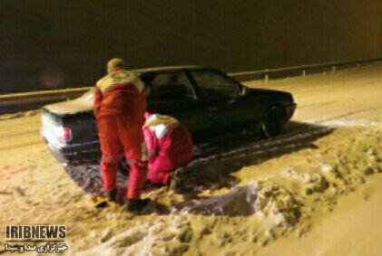 امداد رسانی به 200 مسافر گرفتار در برف