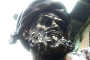 طراحی و نصب  تندیس علامه مجلسی در اصفهان