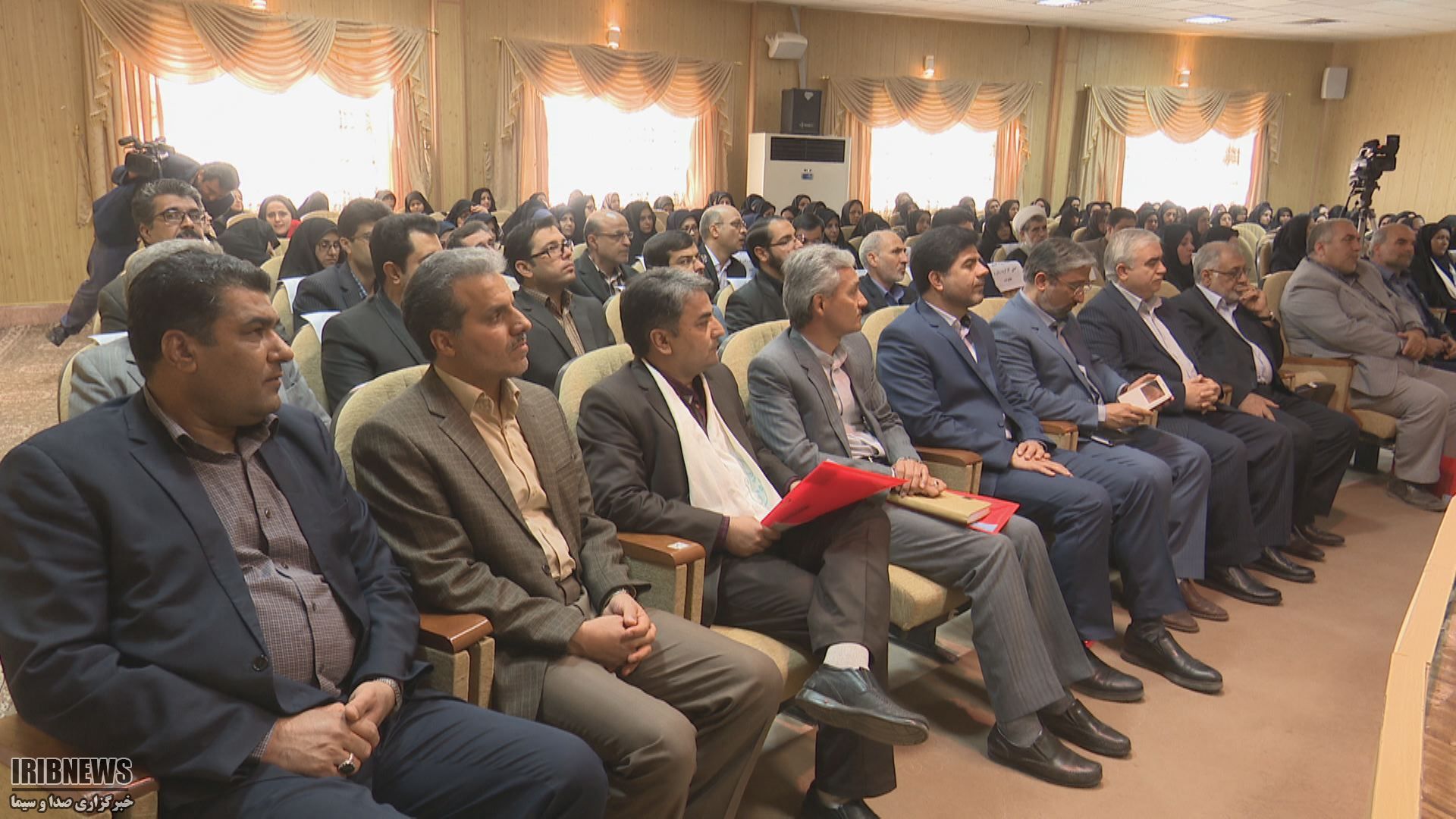 آغاز همایش توانمندسازی زنان با رویکرد اقتصاد مقاومتی