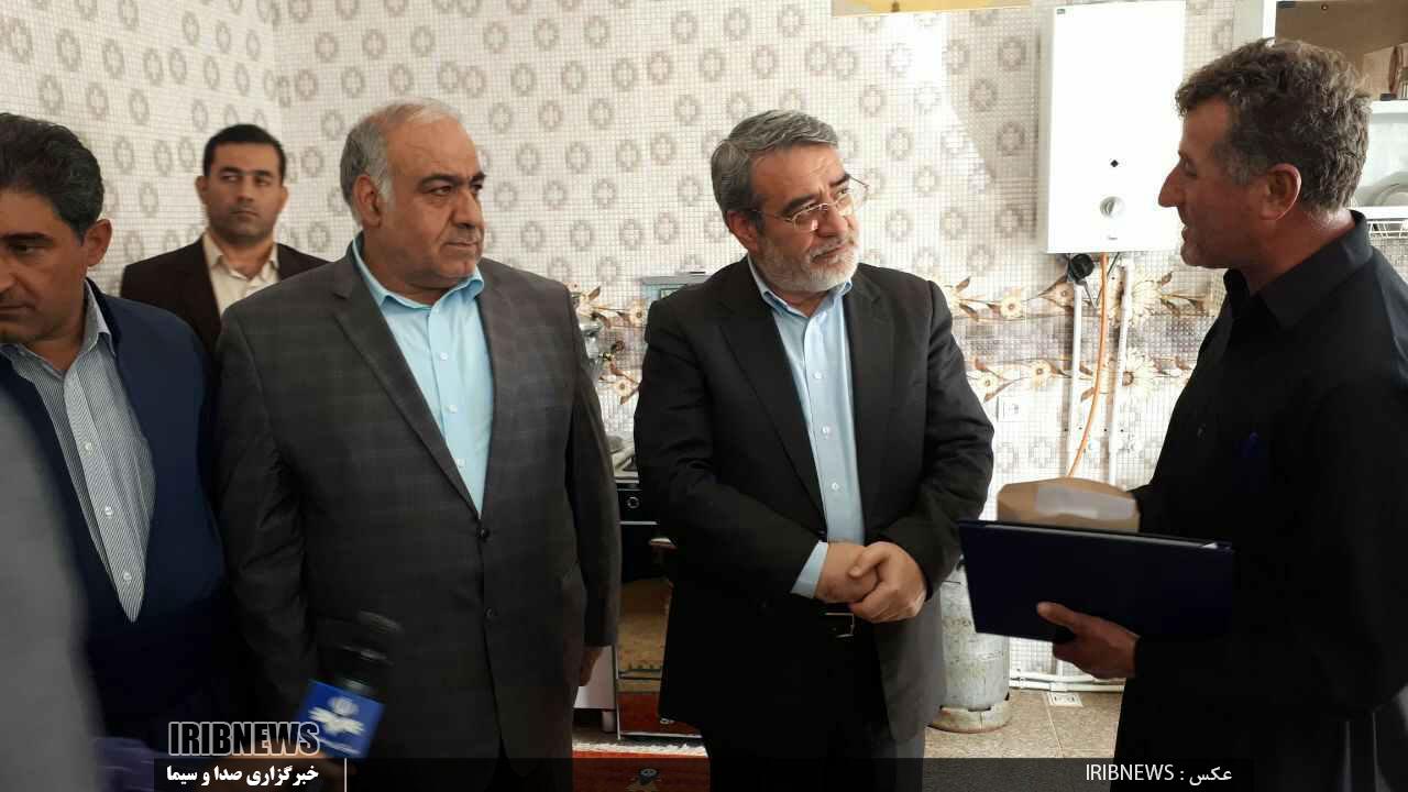 برای ارائه تسهیلات به مناطق زلزله‌زده کرمانشاه هیچگونه کمبود منابع مالی نداریم