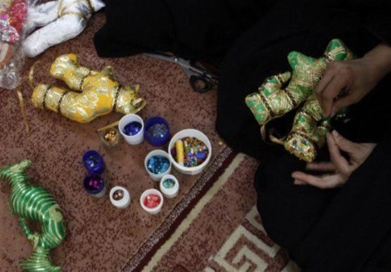 عروسکهای چشم زخم همچنان بر سر در خانههای گراش عروسکهای چشم زخم همچنان بر سر در خانههای گراش