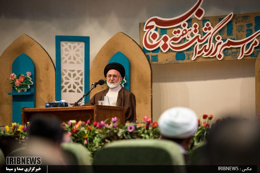 نقش مردم و بسیج در جامعه نباید کم رنگ شود