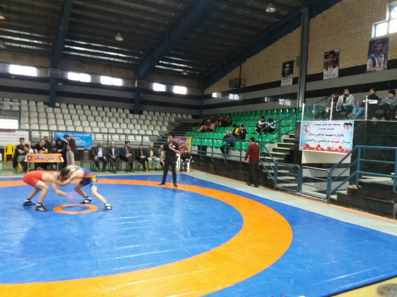 لیگ کشتی نوجوانان استان همدان در مرحله نیمه پایانی