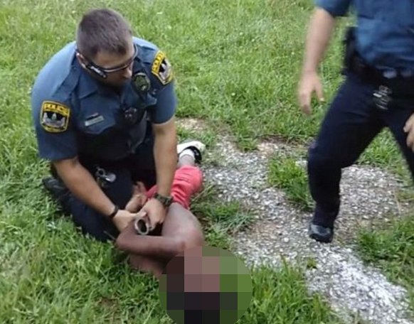 سیاه پوستان از کودکی با بدرفتاری و خشونت پلیس مواجه می‌شوند