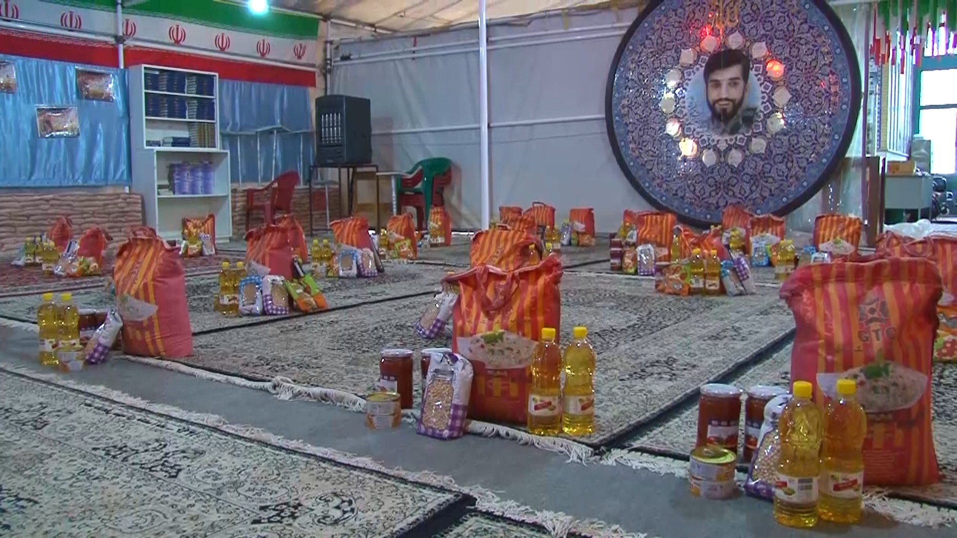 توزیع ۶۰۰ بسته معیشتی کمکهای مومنانه بین آسیب دیدگان بیماری کرونا در نجف آباد توزیع ۶۰۰ بسته معیشتی کمکهای مومنانه بین آسیب دیدگان بیماری کرونا در نجف آباد