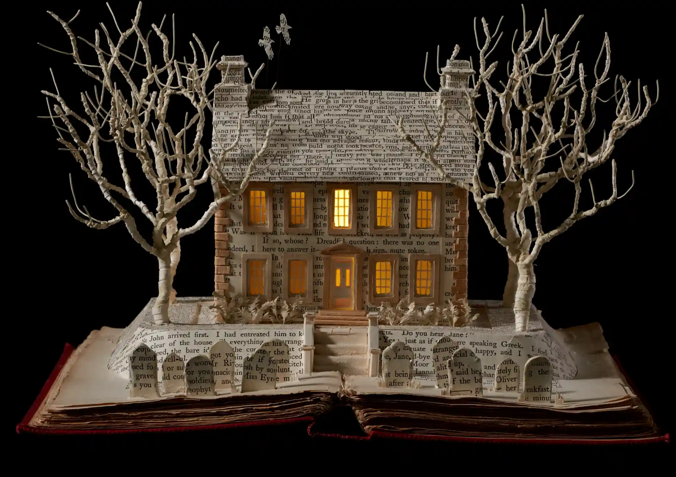 مجسمههایی شگفتانگیز از جنس صفحات کتاب مجسمههایی شگفتانگیز از جنس صفحات کتاب