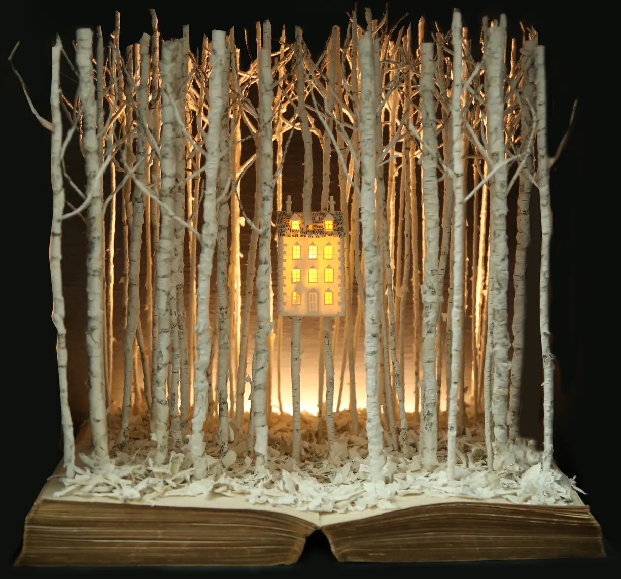 مجسمههایی شگفتانگیز از جنس صفحات کتاب مجسمههایی شگفتانگیز از جنس صفحات کتاب