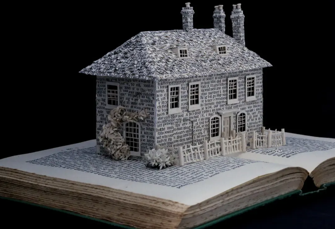 مجسمههایی شگفتانگیز از جنس صفحات کتاب مجسمههایی شگفتانگیز از جنس صفحات کتاب