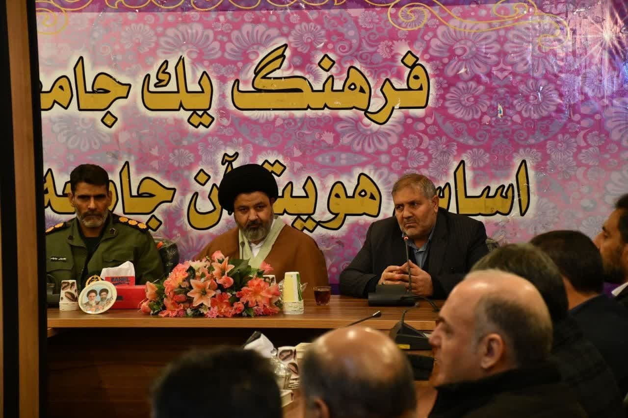 ولایت مداری و رهبری عامل اصلی پیروزی انقلاب 