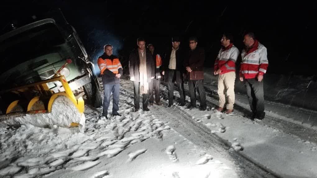 بسته بودن راه ارتباطی ۳۰روستا در چالدران بر اثر بارش برف و کولاک بسته بودن راه ارتباطی ۳۰روستا در چالدران بر اثر بارش برف و کولاک