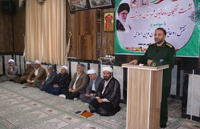 انقلاب اسلامی پوز استکبار جهانی را به خاک مالیده است