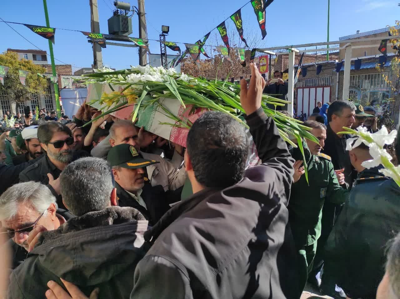 استقبال از پیکر مطهر شهدا در شاهین دژ استقبال از پیکر مطهر شهدا در شاهین دژ