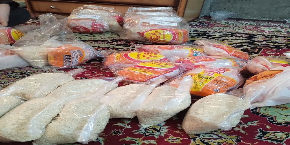 توزیع  بسته یلدایی بین زنان سرپرست خانوار ارومیه