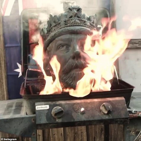 کباب پزی استرالیاییهای ضد سلطنت با سوزاندن کله مجسمه شاه اسبق انگلیس کباب پزی استرالیاییهای ضد سلطنت با سوزاندن کله مجسمه شاه اسبق انگلیس