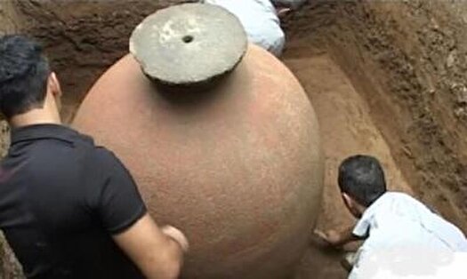 انتقال خمره کشف شده در ارسنجان به تخت جمشید انتقال خمره کشف شده در ارسنجان به تخت جمشید