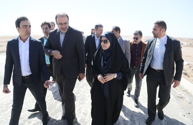 بازدید وزیر راه و شهرسازی از طرح قطار سریع السیر اصفهان بازدید وزیر راه و شهرسازی از طرح قطار سریع السیر اصفهان