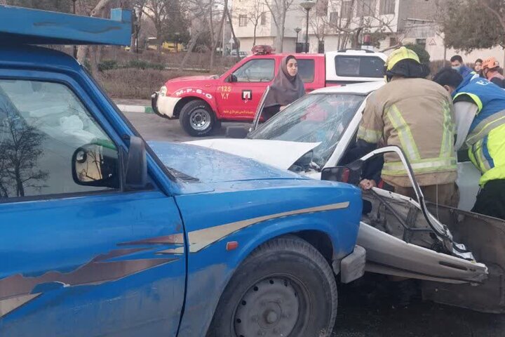2 مصدوم در برخورد سرویس مدرسه  با وانت نیسان در مشهد