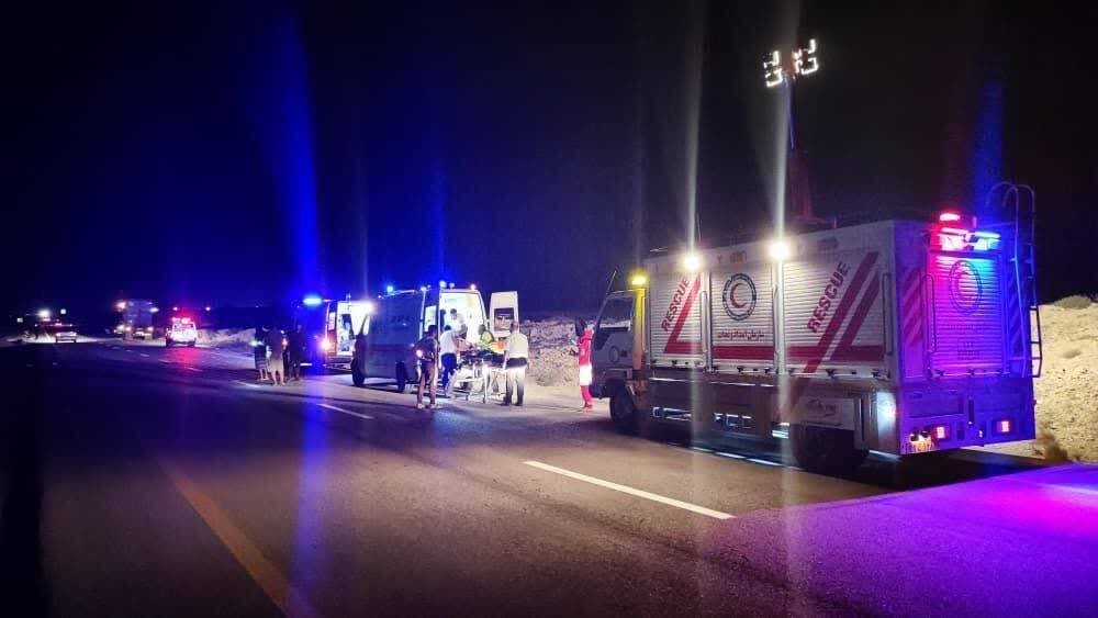 یک کشته و دو مصدوم در تصادف تریلی با عابران پیاده