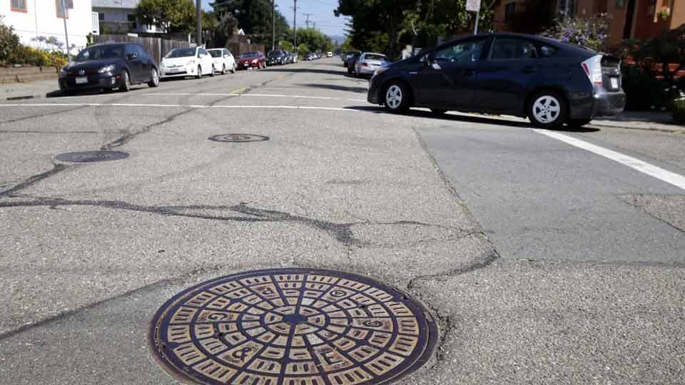 نصب بیش از ۵۴۰۰ حلقه درب و رینگ منهول فاضلاب در اهواز