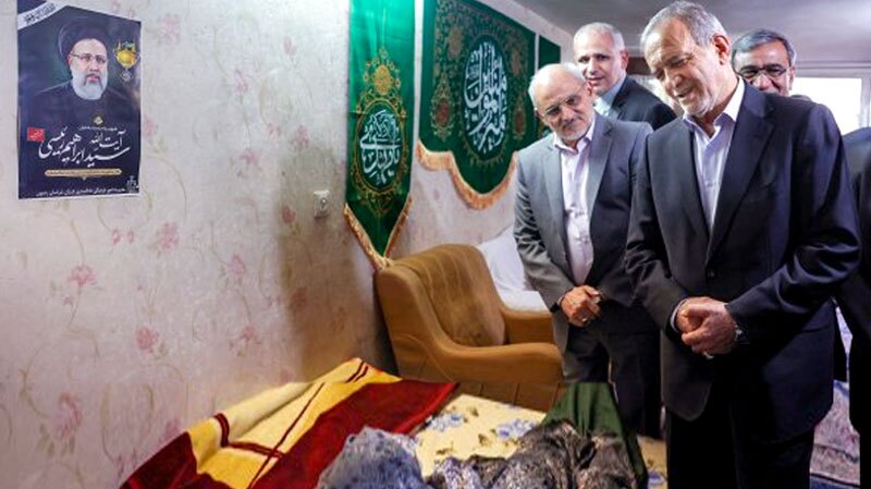 حضور رئیس جمهور در منزل مادر شهید رئیسی