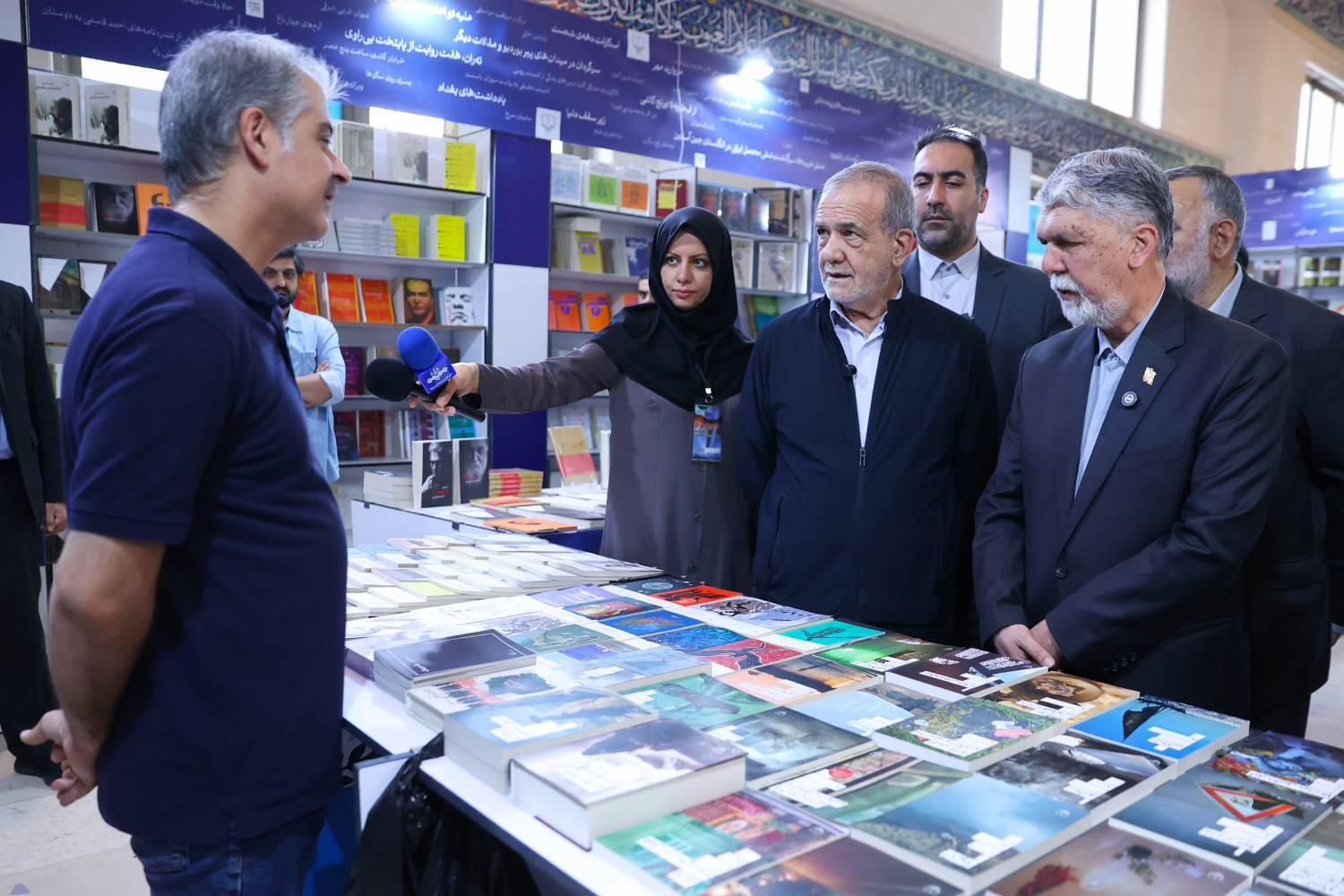 کتاب‌ها باید بر اساس مسائل و نیاز روز جامعه نوشته شوند