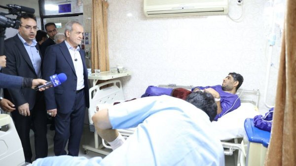 رئیس جمهور از مجروحان حادثه بندر شهید رجایی عیادت کرد