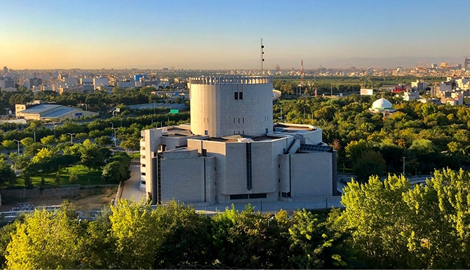 اهدای سه سکه تاریخی به موزه بزرگ خراسان اهدای سه سکه تاریخی به موزه بزرگ خراسان