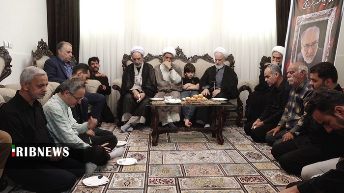 دیدار رئیس دفتر رهبر معظم انقلاب در قم با خانواده شهید شاکری