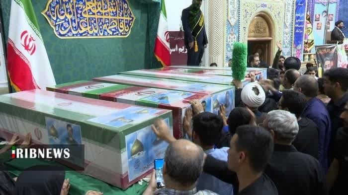 وداع مردم قم با پیکر چهار شهید تجاوز رژیم صهیونیستی در حرم کریمه اهل بیت(س)