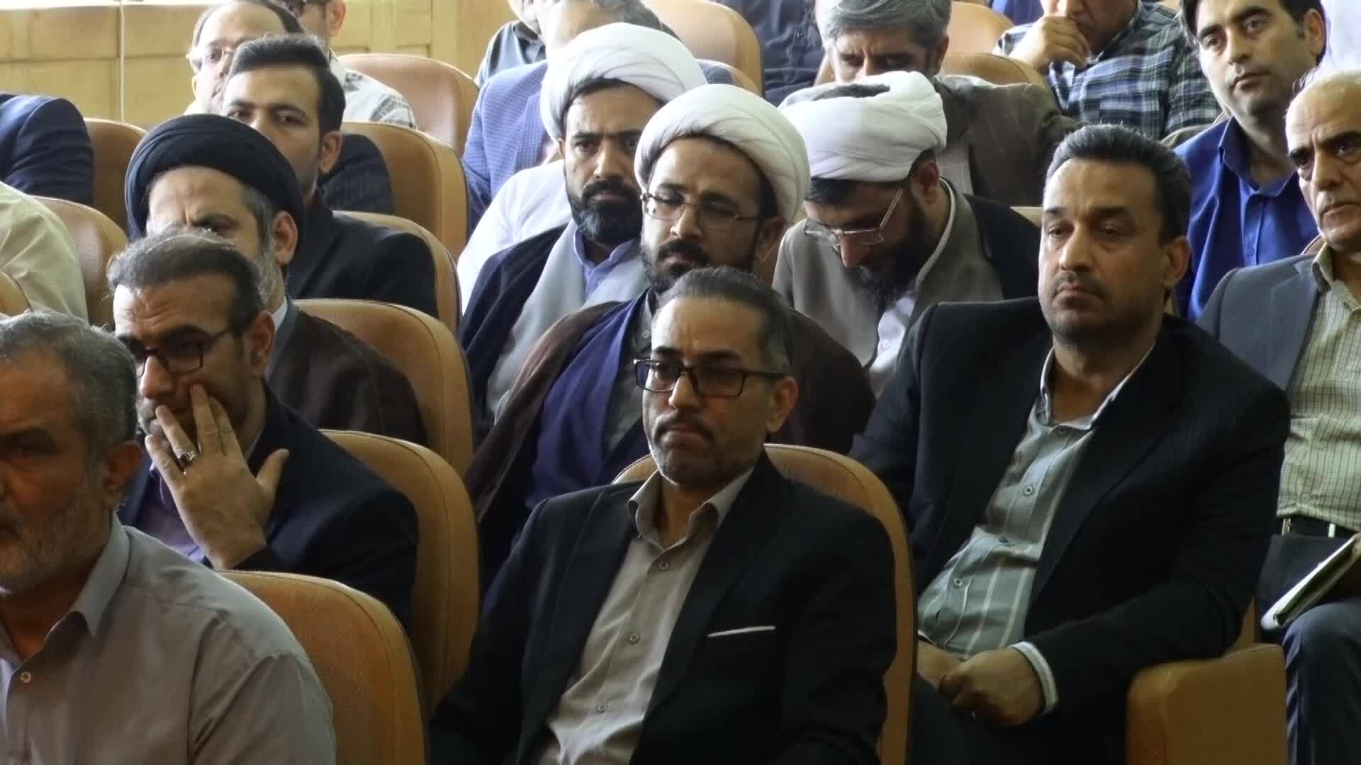 روشنگری و تغذیه فکری دانشجویان مهم‌ترین وظیفه اساتید