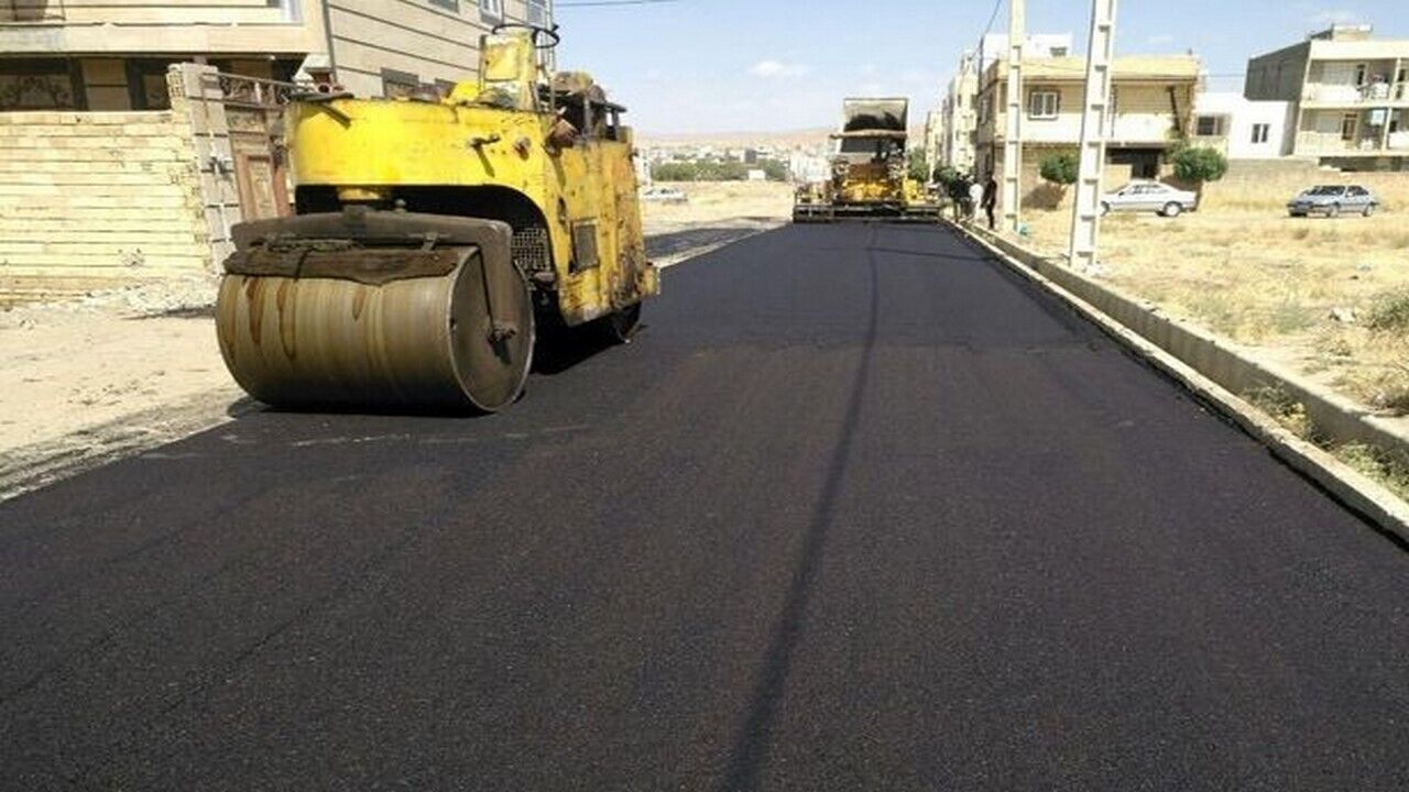 پخش ۳۵ هزار تن آسفالت گرم در معابر شهر زنجان