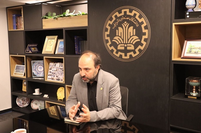 مصمم‌تر از قبل در راه توسعه علم و فناوری تلاش خواهیم کرد