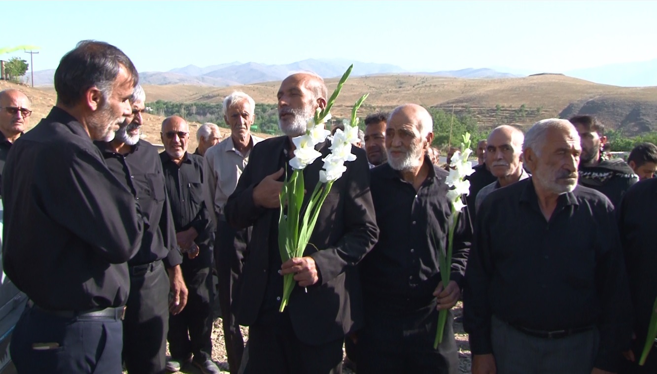 مراسم استقبال مردم روستای یلفان از خانواده شهید سیفی ماهر