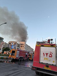 آتش سوزی گسترده یک مجموعه تجاری در میدان ۱۷ شهریور مشهد