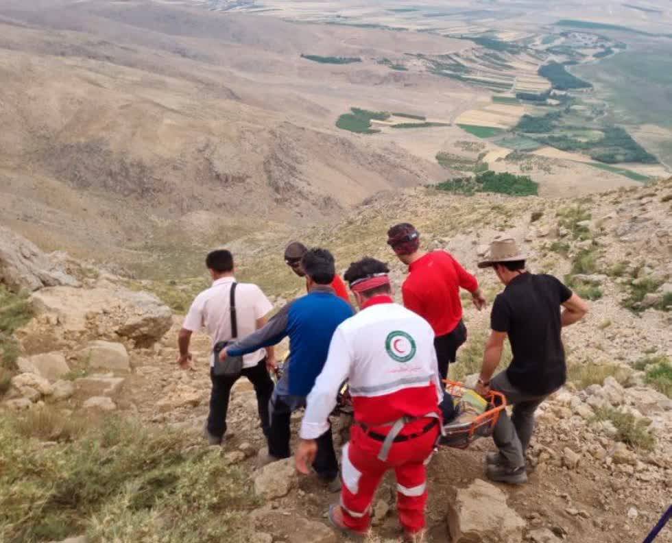 نجات جان فرد گرفتار شده در ارتفاعات کوه کلار گندمان