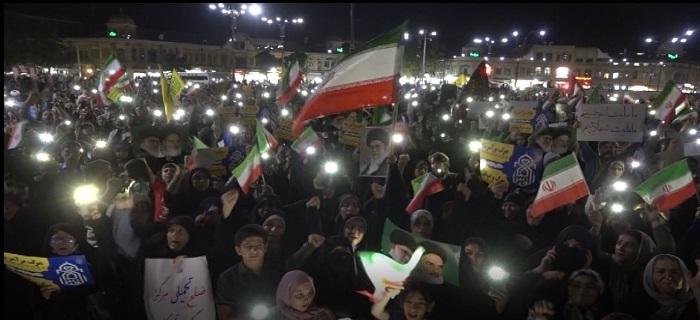 اجتماع و شادی مردم همدان پس از پاسخ کوبنده نیرو‌های مسلح به تجاوز آمریکا