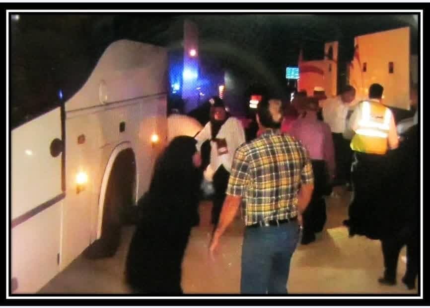 کمک به در راه ماندگان یک دستگاه اتوبوس حجاج بیت اله الحرام در شهرستان طبس