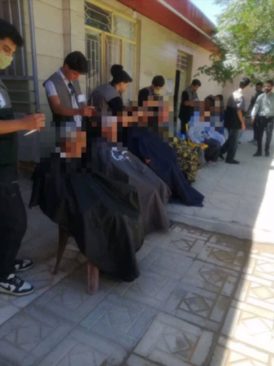 حضور گروه جهادی آرایشگران بردسکن در مرکز سالمندان مهرگان