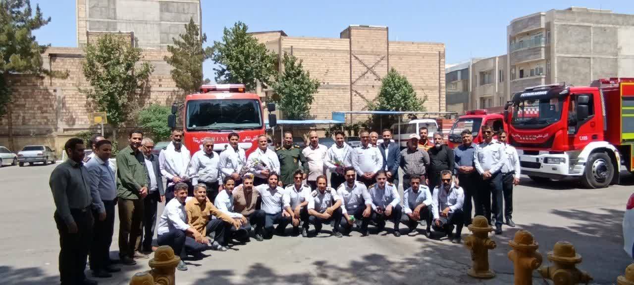 استقبال از آتش نشانان نیشابوری در بازگشت از تهران