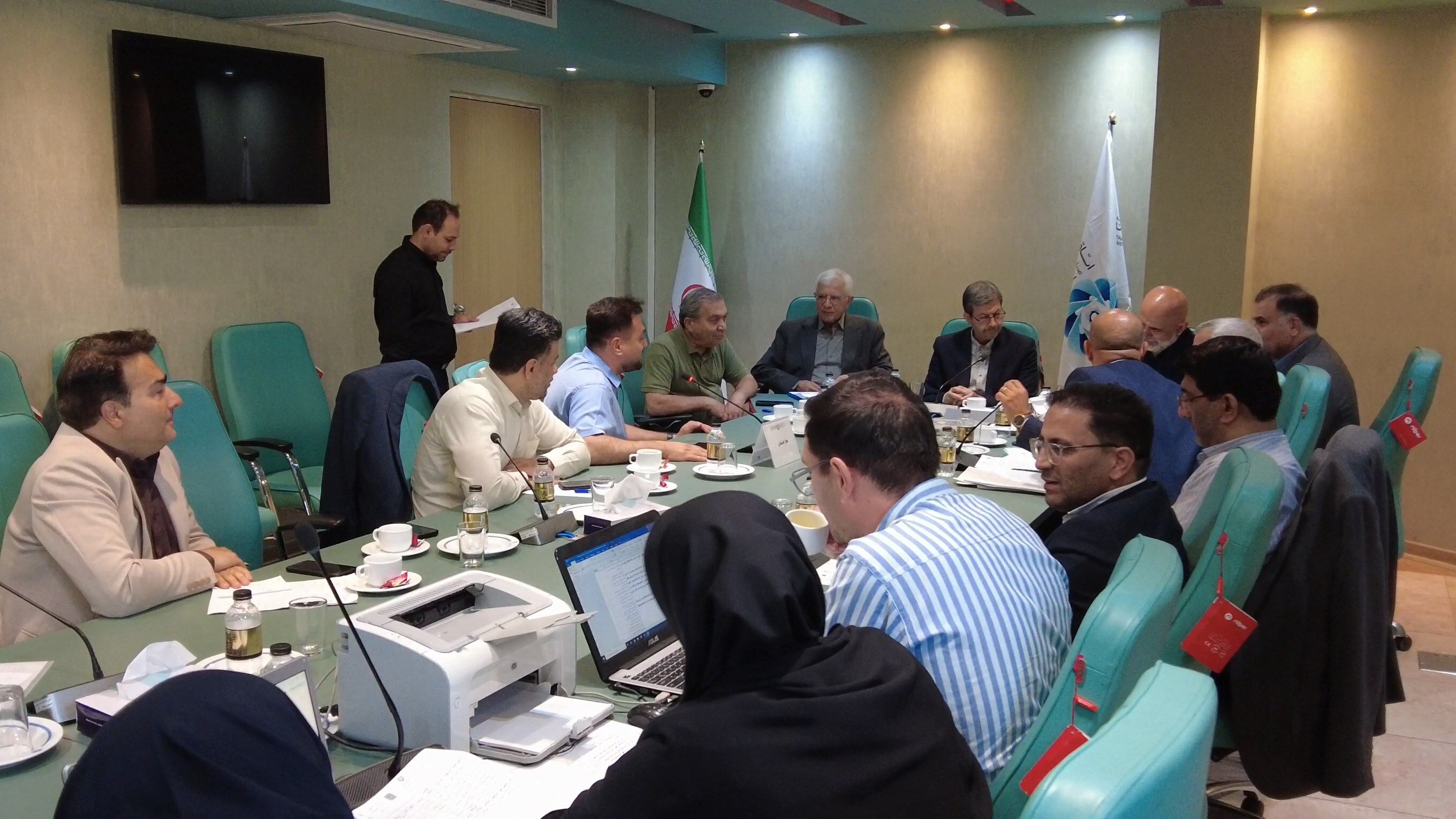 بررسی خسارت فعالان اقتصادی استان در حوادث اخیر کشور بررسی خسارت فعالان اقتصادی استان در حوادث اخیر کشور