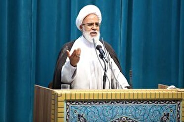 رمز پیروزی انقلاب اسلامی در برابر جبهه کفر وحدت کلمه و مقاومت است