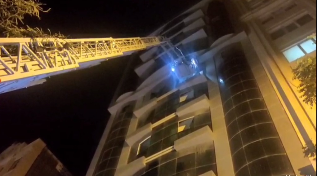 نجات ۳ نفر در آتش سوزی ساختمان مسکونی در کرمانشاه