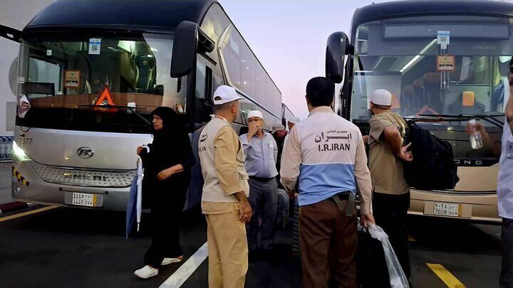 ورود بیش از ۶۰ هزار حاجی از مرز مهران به کشور ورود بیش از ۶۰ هزار حاجی از مرز مهران به کشور