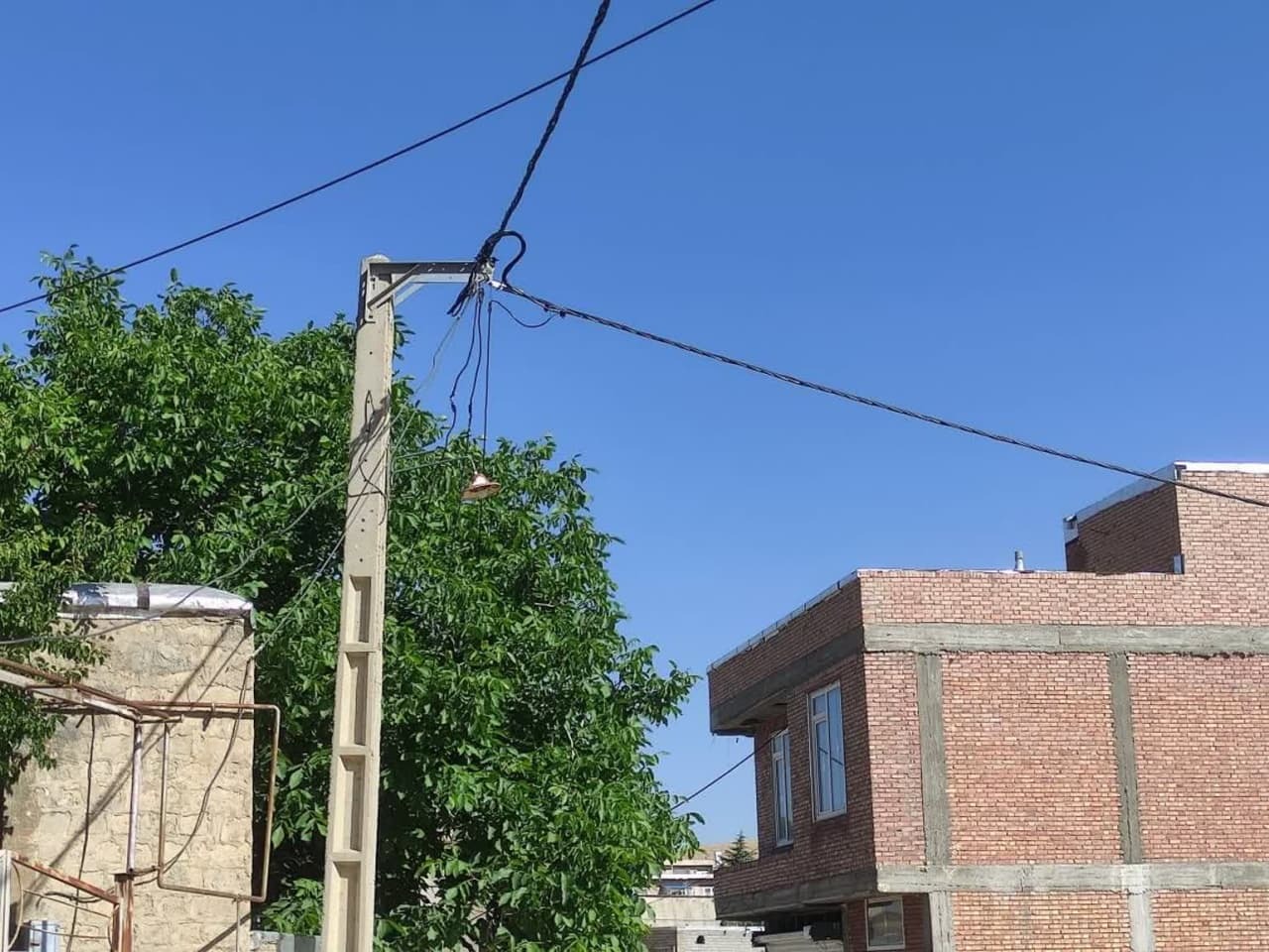 شبکه برق ۱۶ روستای شهرستان پیرانشهر نوسازی می‌شود