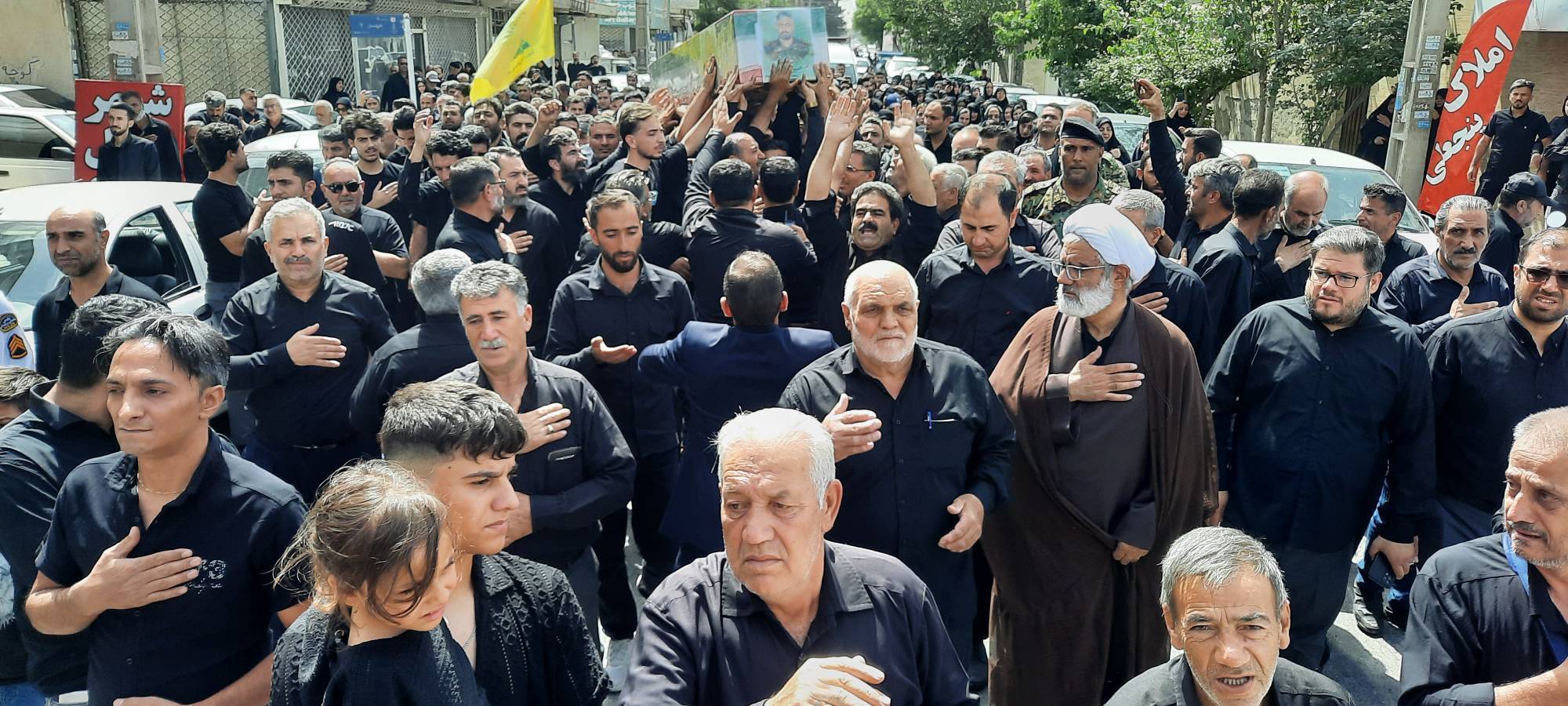 تشییع پیکر پاک و مطهر شهید حسین عبدی  در مهر شهر