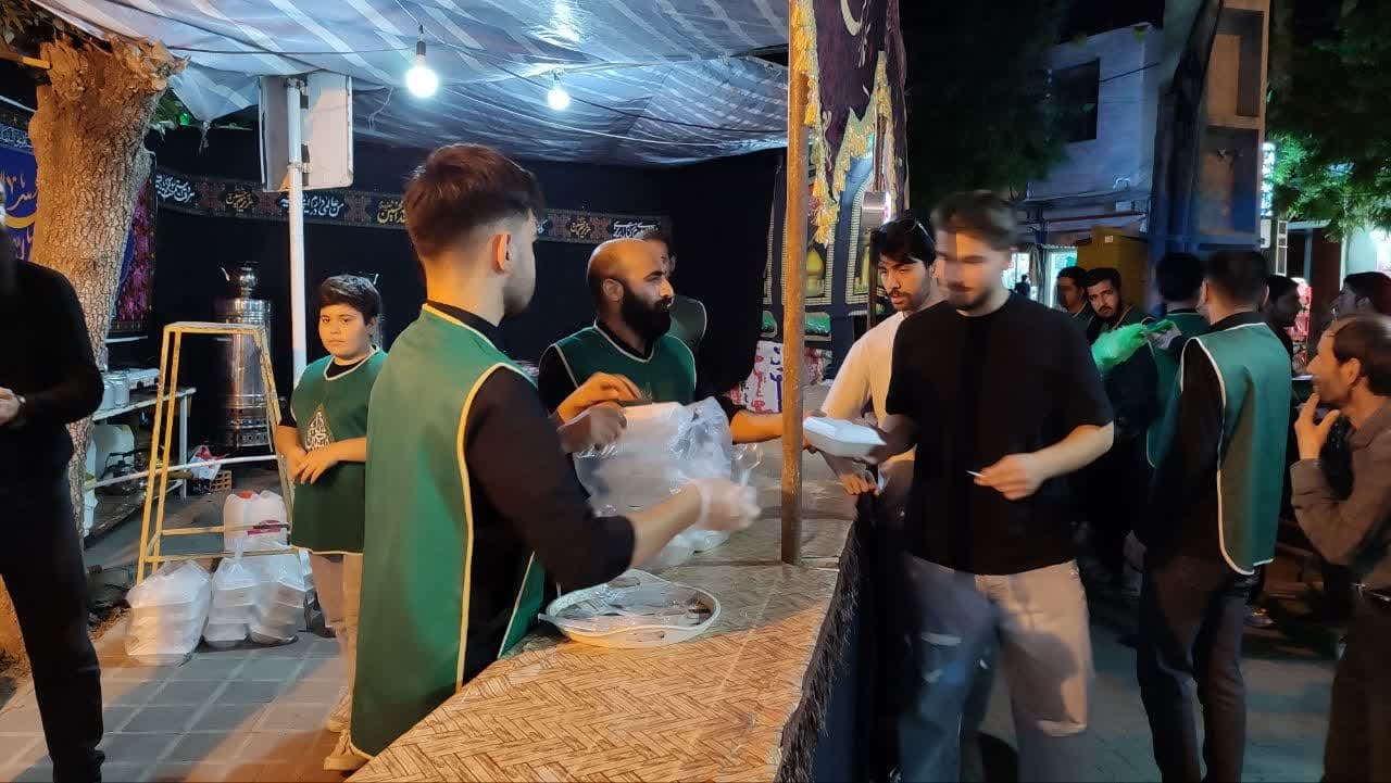 پخت و توزیع روزانه بیش از ۱۵۰۰ پرس غذای گرم در تکاب