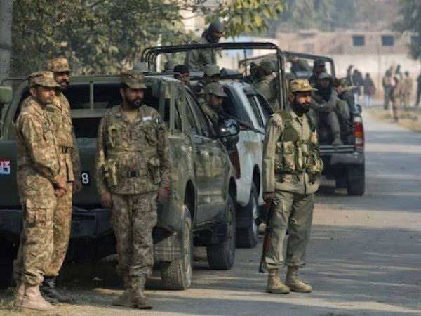 13 نظامی و ۱۴ تروریست در پاكستان كشته شدند