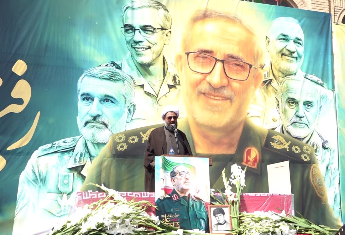 امروز ایران اسلامی الگوی همه آزادگان جهان است