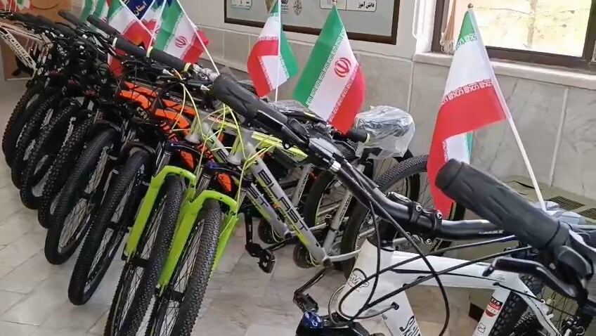 اهداء ۲۵ دوچرخه به فرزندان تحت پوشش کمیته امداد