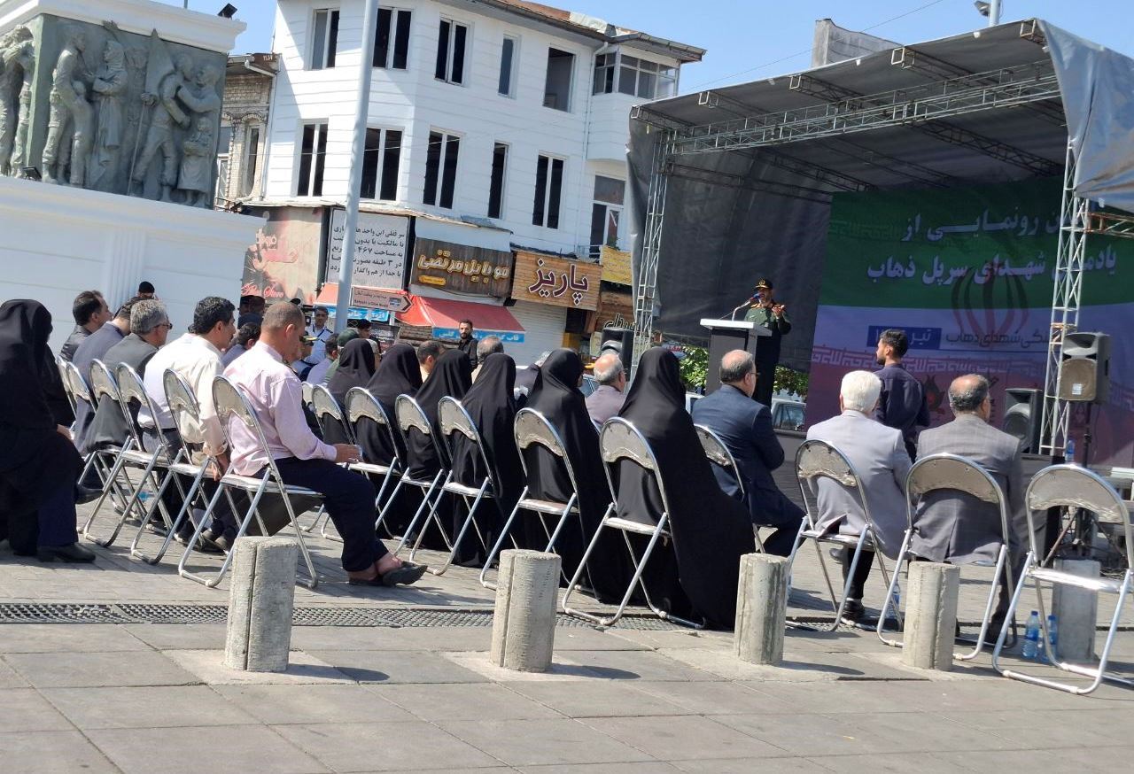 رونمایی از یادمان شهدای سر پل ذهاب در شهرداری رشت